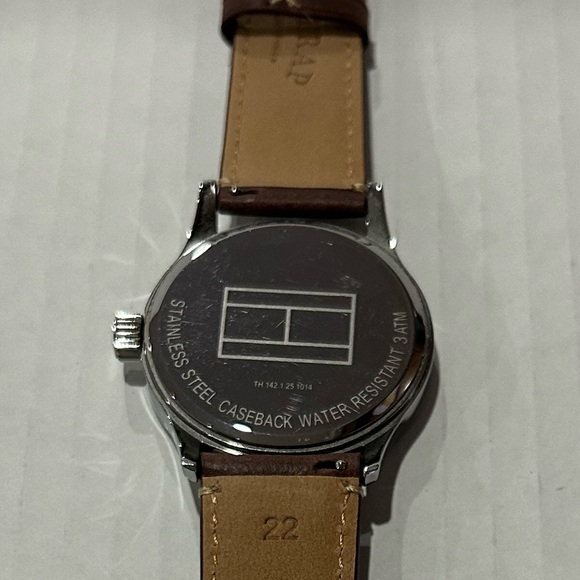 LIKE NEW!! Tommy Hilfiger
- Model: TH.142.25.1014 - Picture 7 of 7